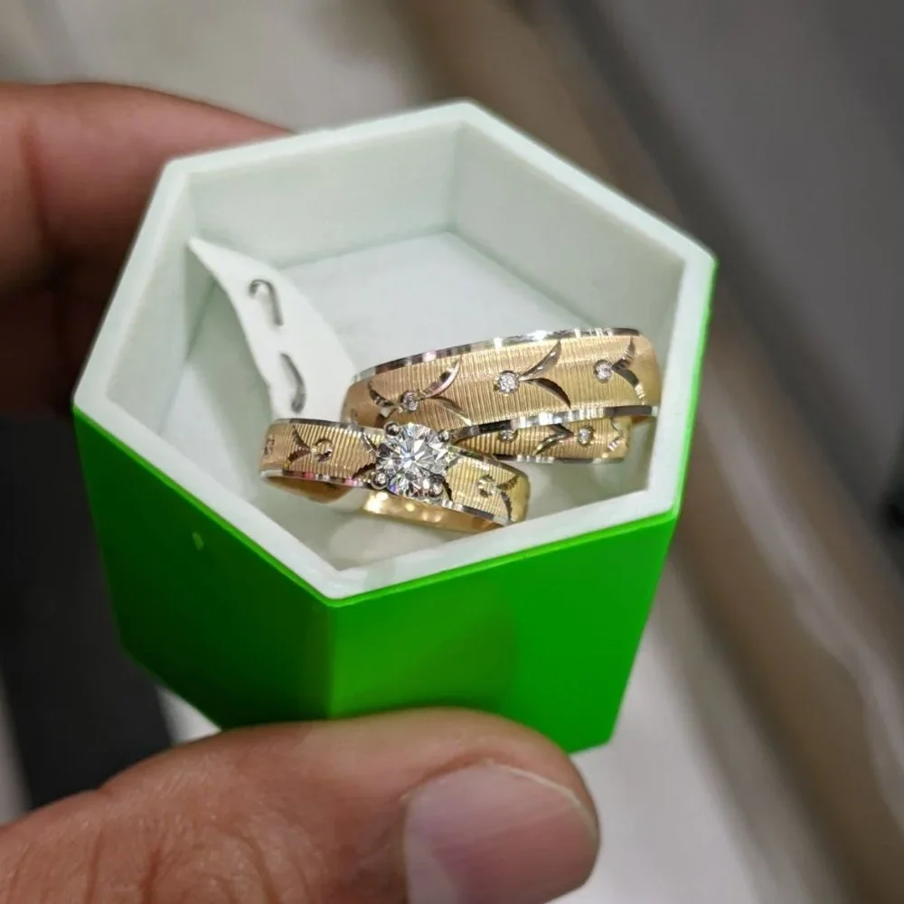 couple rings - Picture 1 of 9